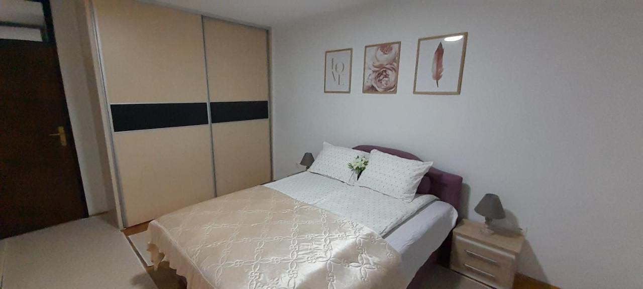 Cozy And Sunny Apartment Near The Airport Sarajevo Exteriör bild