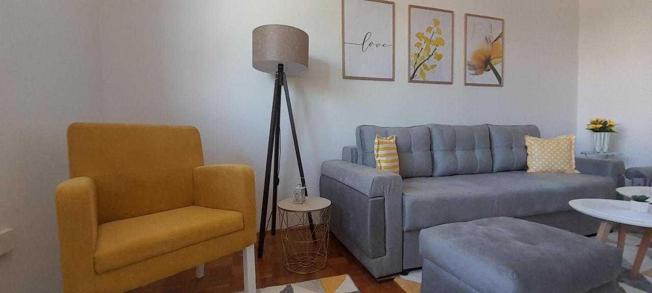 Cozy And Sunny Apartment Near The Airport Sarajevo Exteriör bild
